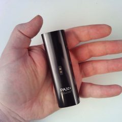 PAX 3 en main vaporisateur
